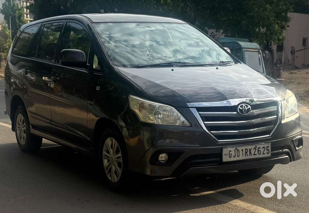 Toyota Innova 2.5 Gx (diesel) 8 Seater Bs Iv, 2015, Diesel