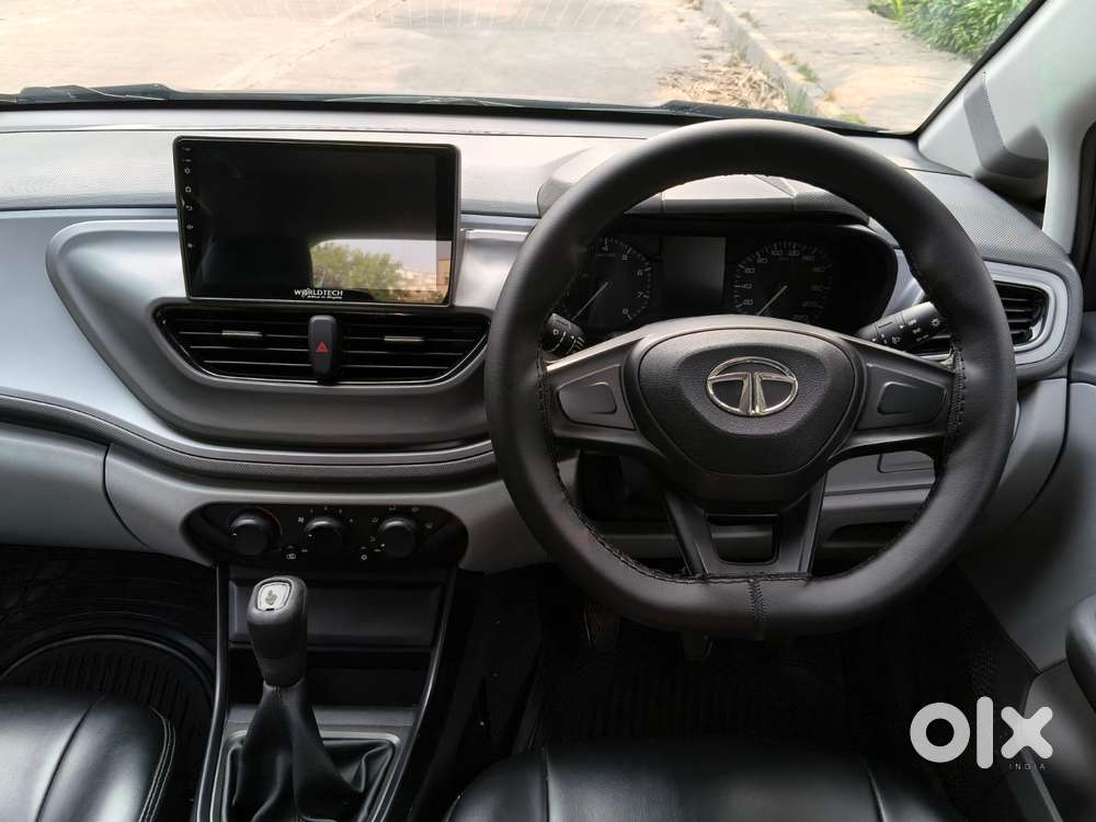Tata Altroz 1.2 Xe, 2021, Petrol