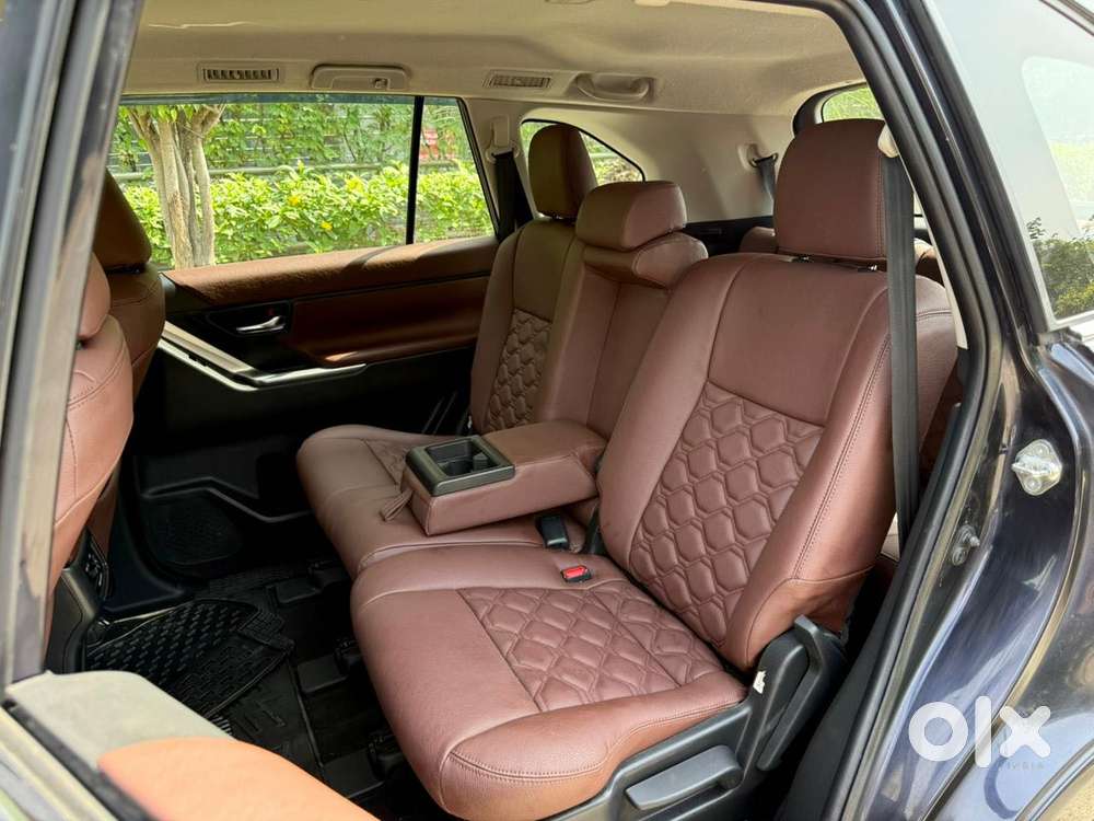 Toyota Innova Hycross