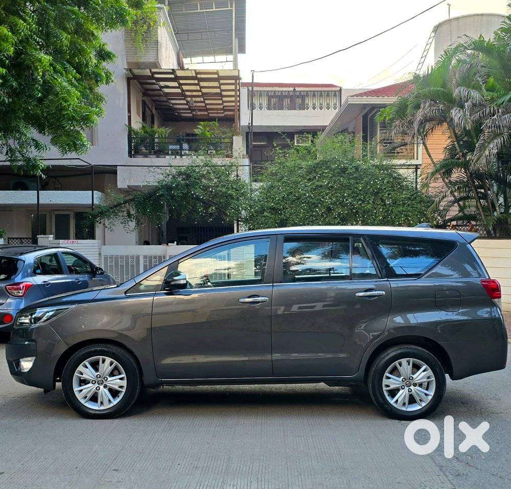 Toyota Innova Crysta 2.8z Automatic, 2016
