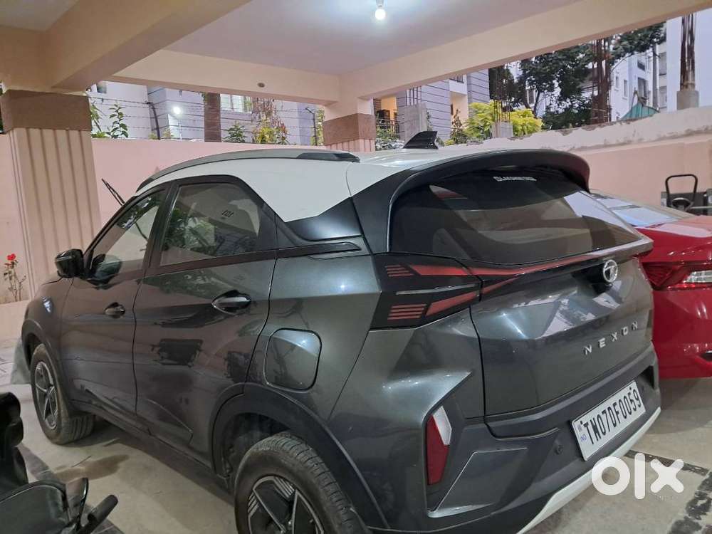 Tata Nexon Creative Plus Dca ,dual Tone Grey With White Roof