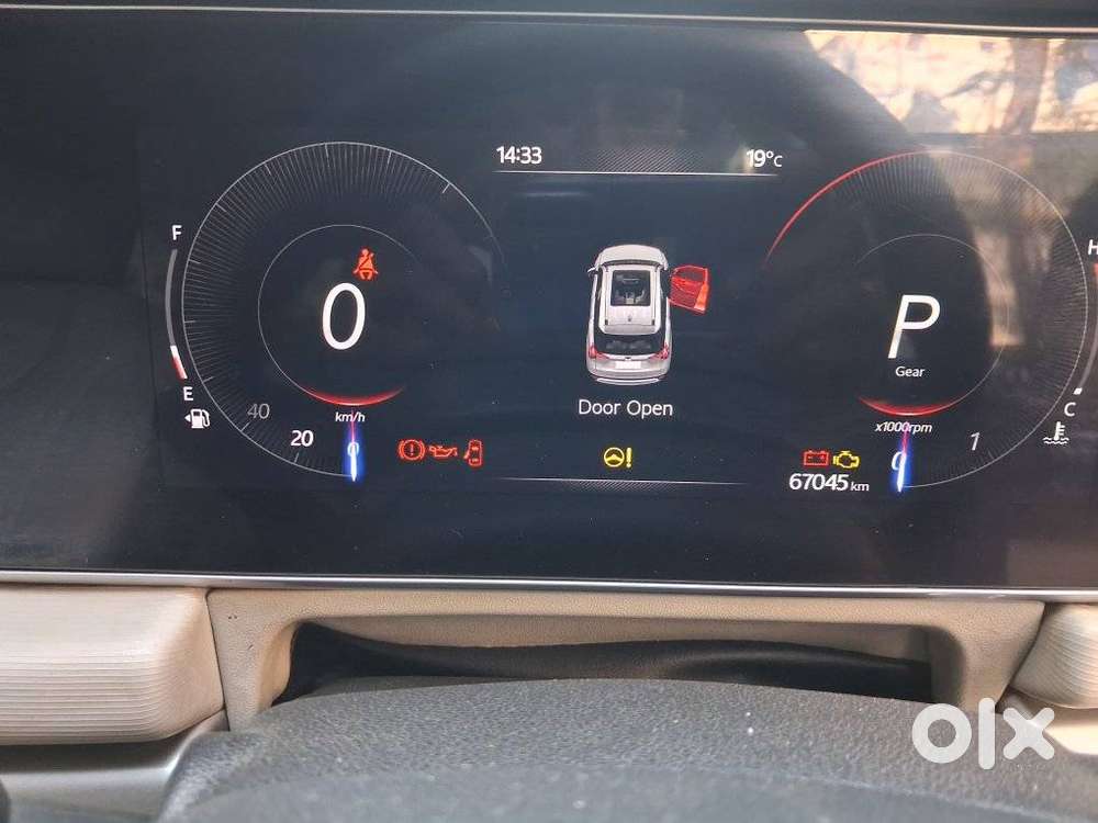 Mahindra Xuv700 2.0 Ax 3 Petrol At 5 Str, 2023, Petrol