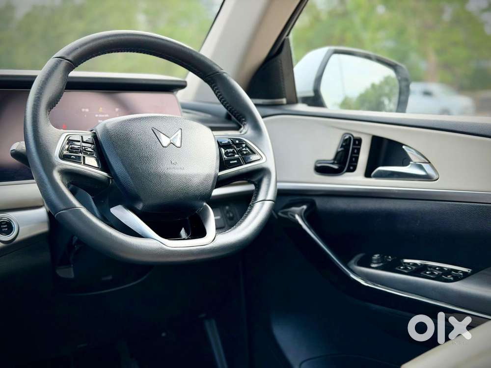 Mahindra Xuv700 2.0 Ax 7 Petrol At Luxury Pack Str, 2022, Petrol