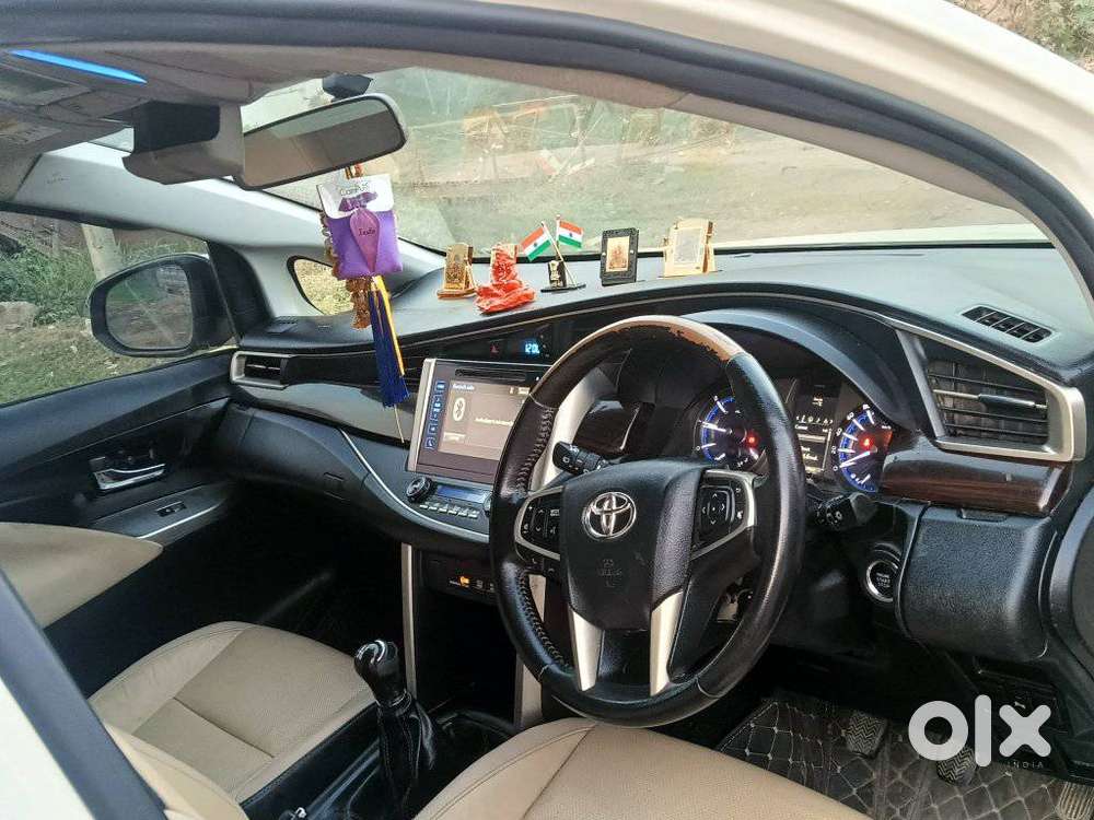 Toyota Innova Crysta 2.4 G Plus Mt 8 Str, 2020