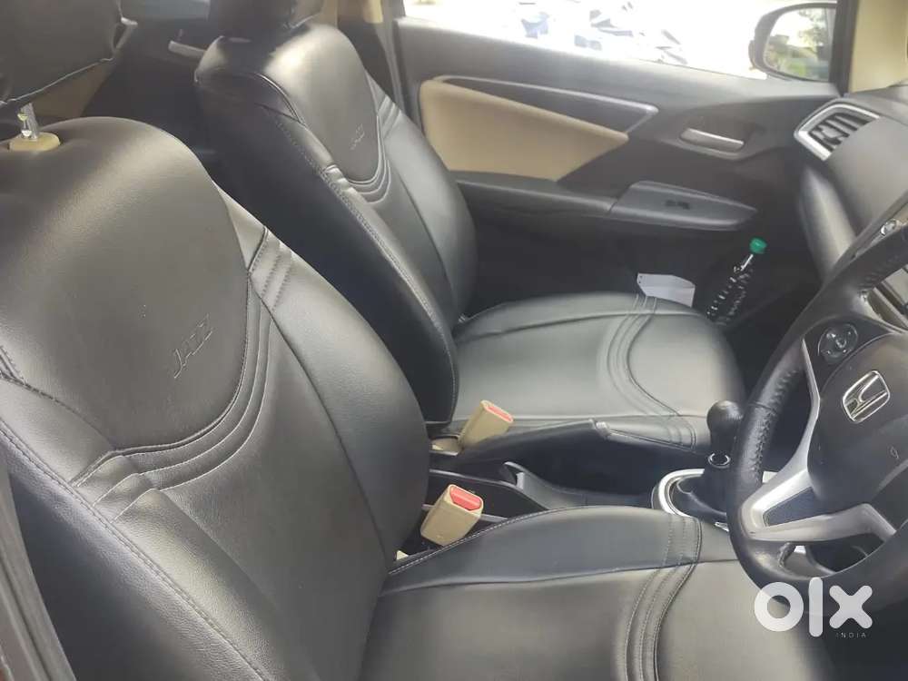 Honda Jazz 2018 Petrol 35000 Km Driven Company Service Well Maintend .
