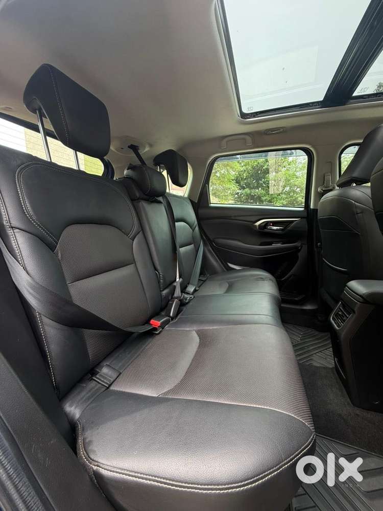Maruti Suzuki Grand Vitara 1.5 Alpha Plus Intelligent Hybrid Ecvt, 2..