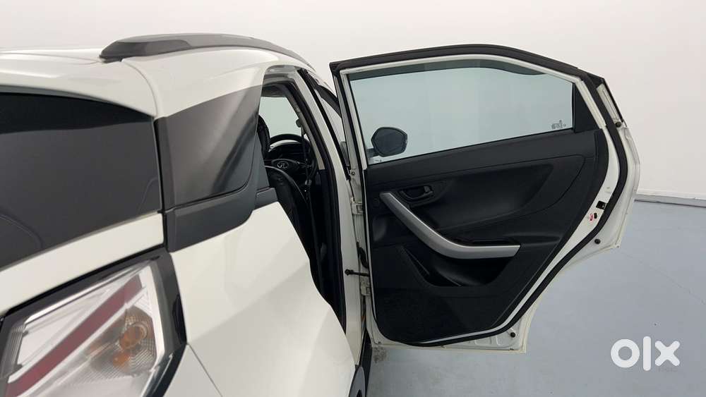 Tata Nexon 1.2 Revotron Xm (s), 2023, Petrol