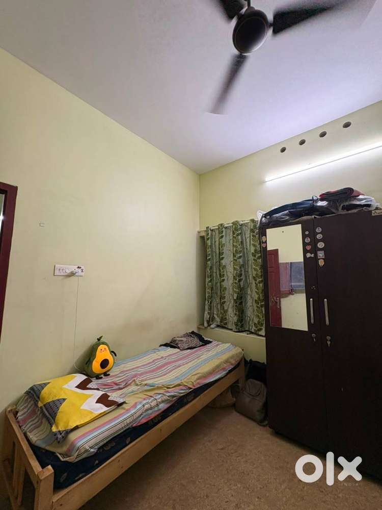 Female Roommate Wanted 1 bed space available (2 sharing)