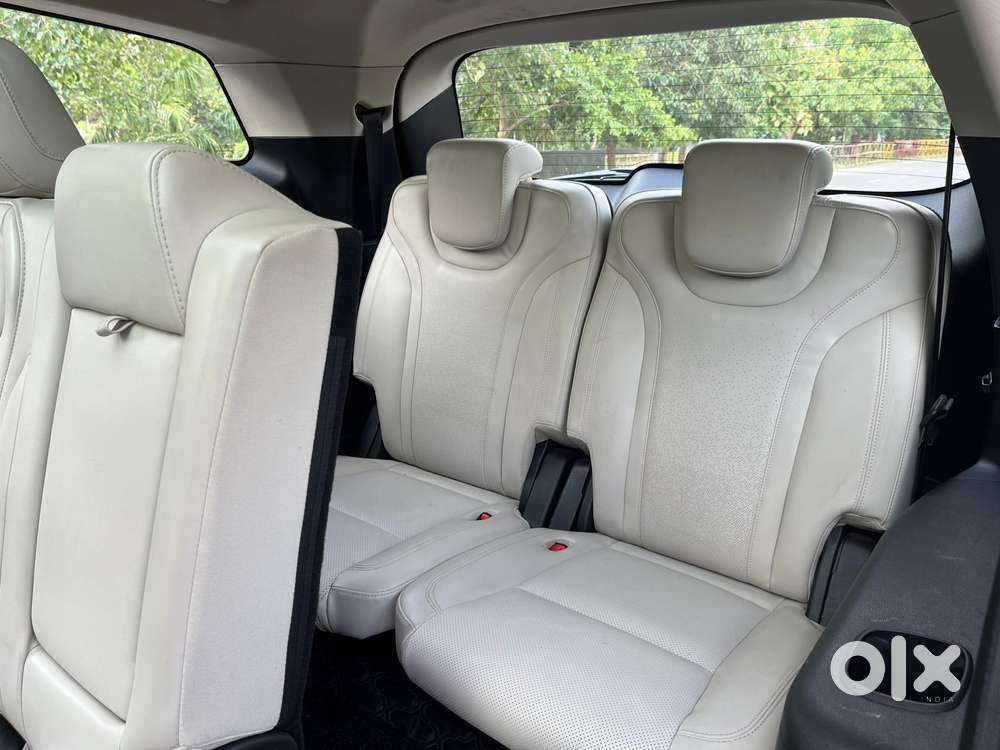 Mahindra Xuv700 2.0 Ax 7 Petrol At Str, 2024, Petrol