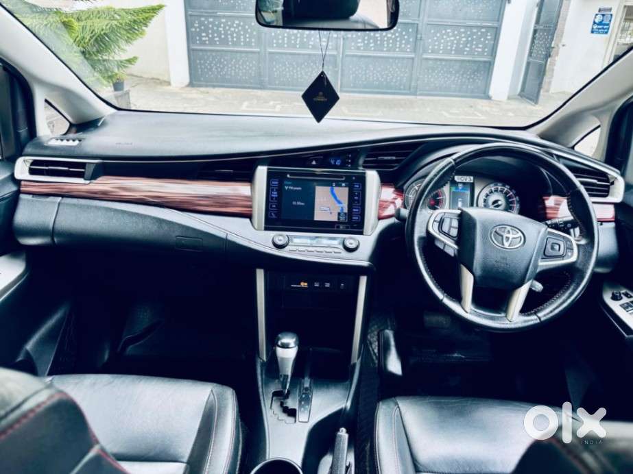 Toyota Innova Crysta 2.8 Zx At 7 Seater, 2017, Diesel
