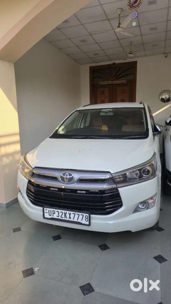 Innova Crysta 2.8z Automatic Top Model Captain Seat