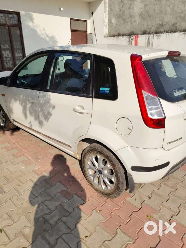Ford Figo Titanium 2013 Petrol