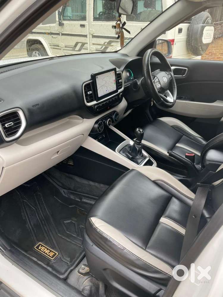 Hyundai Venue 2022 Petrol Well Maintained