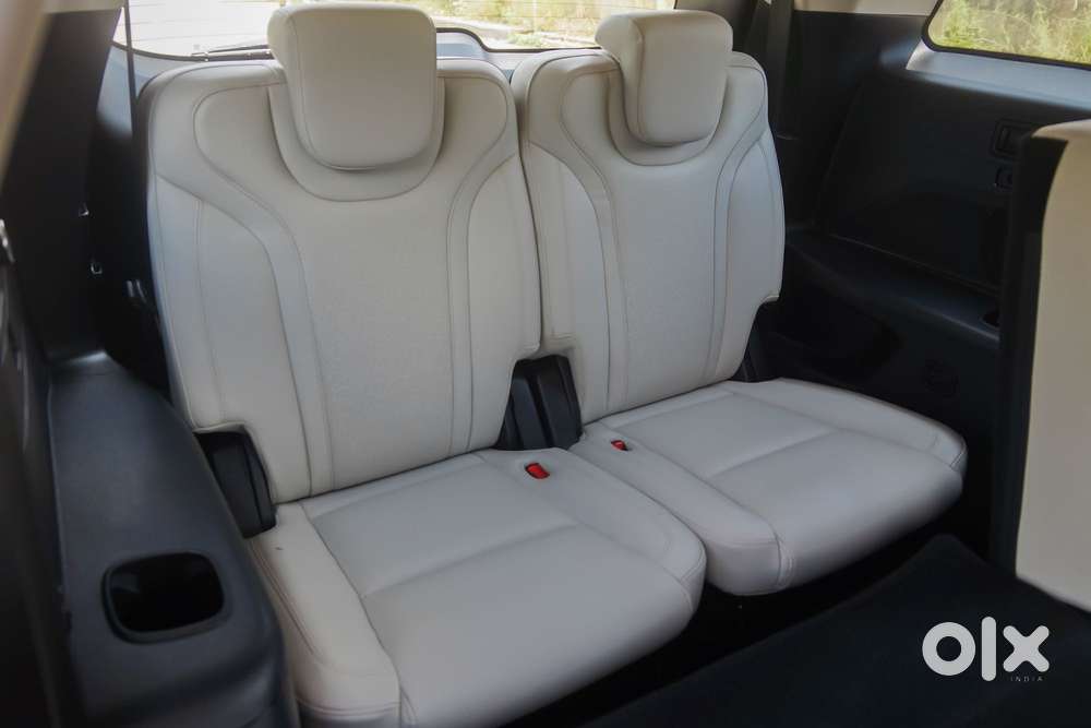 Mahindra Xuv700 2.0 Ax 7 Petrol At Luxury Pack Str, 2024, Petrol