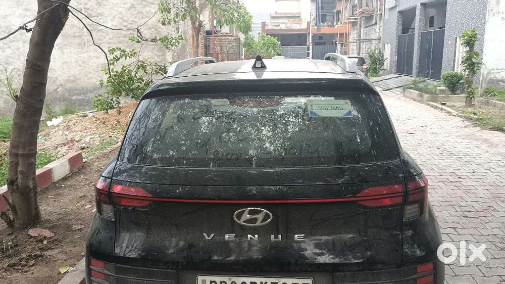 Hyundai Venue 2025 Petrol 7320 Km Driven