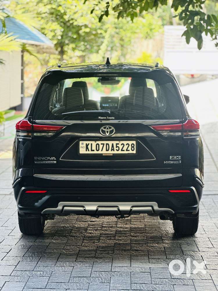 Toyota Innova Hycross 2.0 Zx (o) Hybrid 7 Str, 2023, Diesel