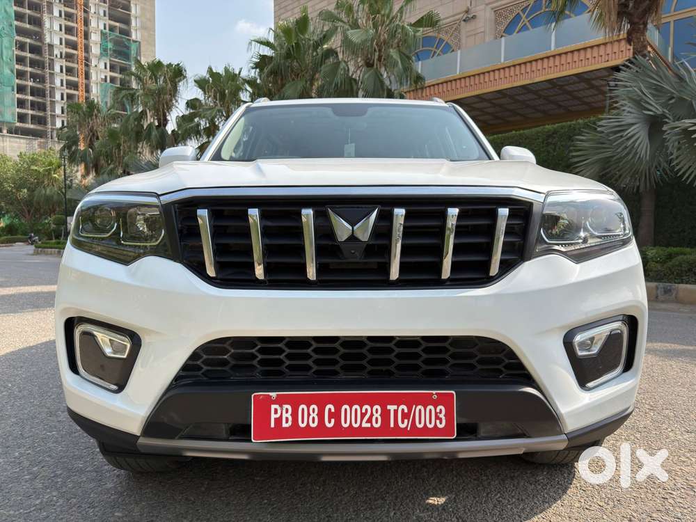 Mahindra Scorpio-n 2.0 Z8 Petrol At 7 Str, 2026, Petrol