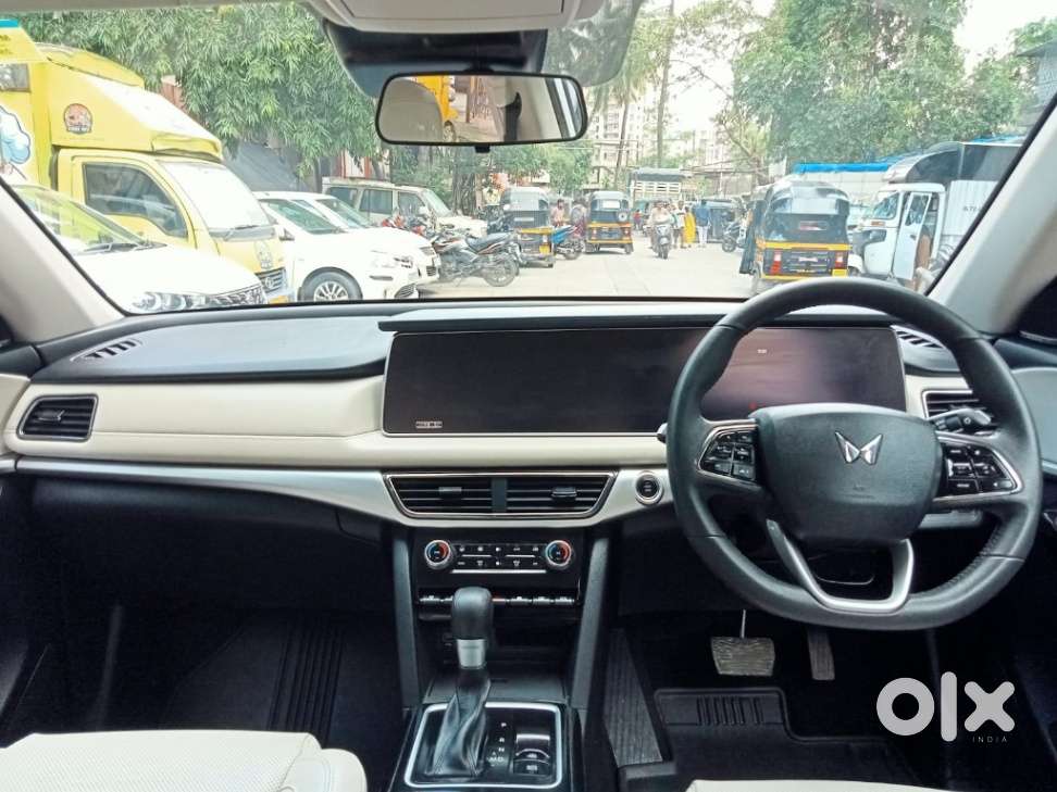 Mahindra Xuv700 2.2 Ax 7 Diesel At Luxury Pack Str, 2025, Diesel