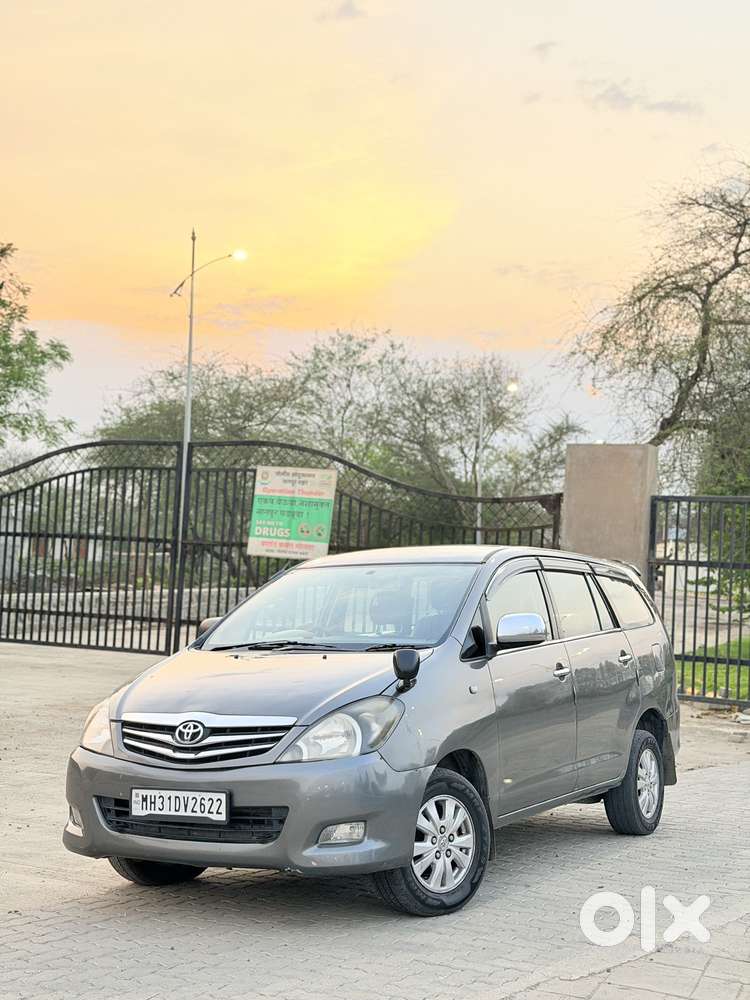 Toyota Innova 2.5 Vx 8 Seater Bs Iv, 2011, Diesel