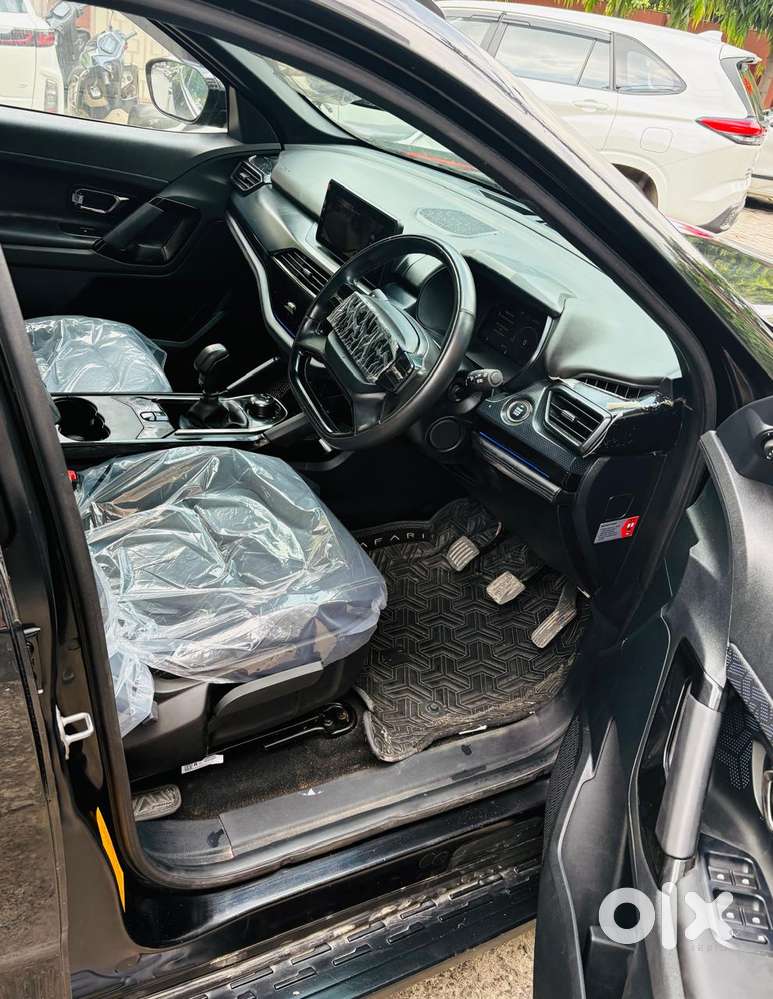 Tata Safari Adventure Plus Dark Edition, 2025, Diesel