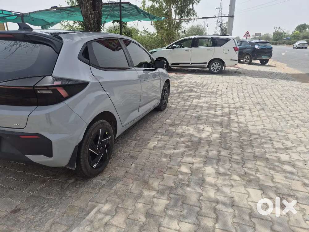 Tata Altroz 2025 Petrol Well Maintained Fully Loaded Automatic