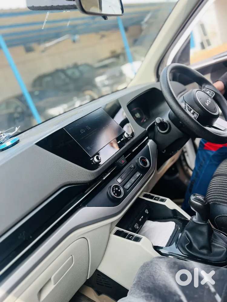 Kia Carens 2024 Petrol Good Condition