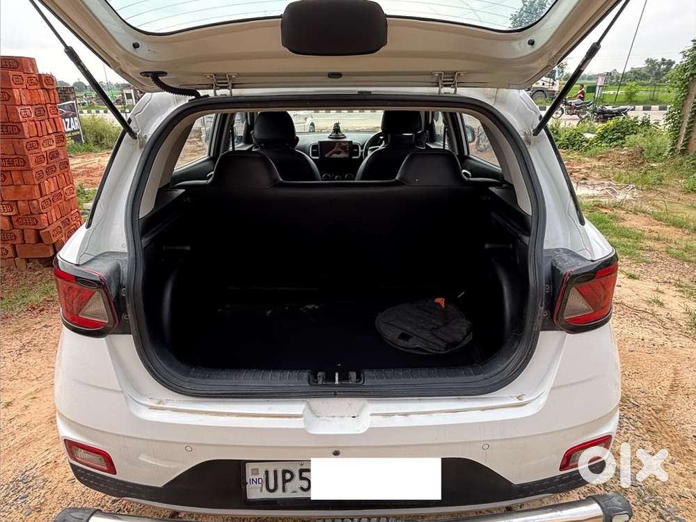 Hyundai Venue Petrol Mt 9000