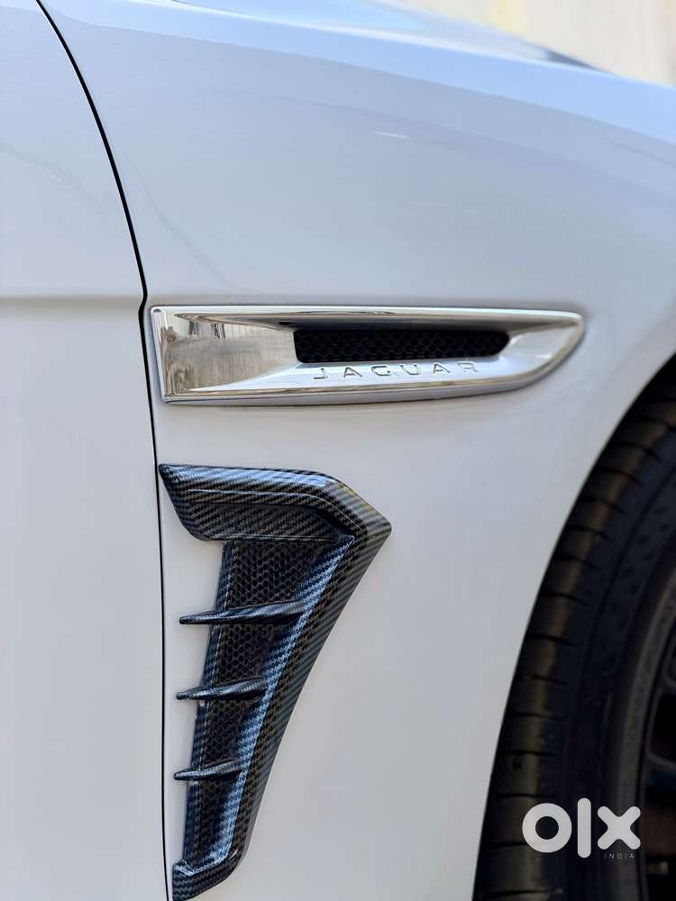 Jaguar Xe Portfolio, 2017, Petrol