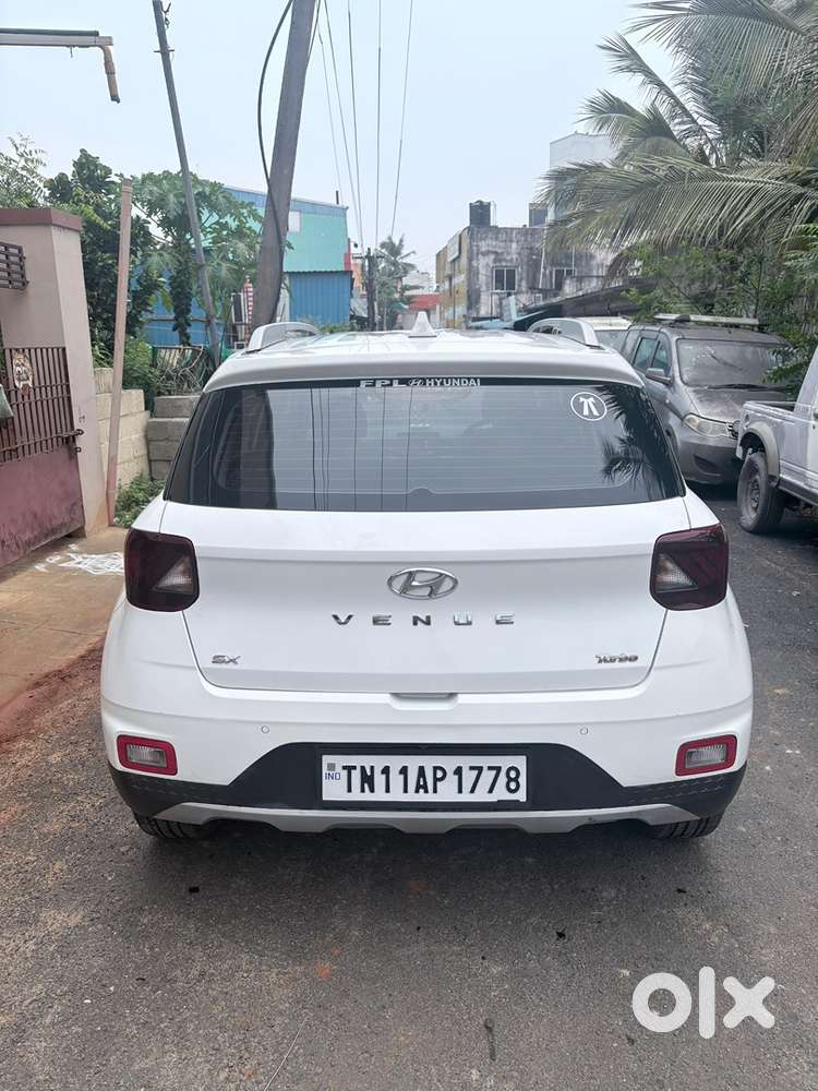Hyundai Venue Petrol Well Maintained