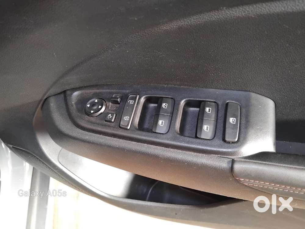 Hyundai Venue N Line 1.0 N8 Turbo Dct Dual Tone, 2022, Petrol