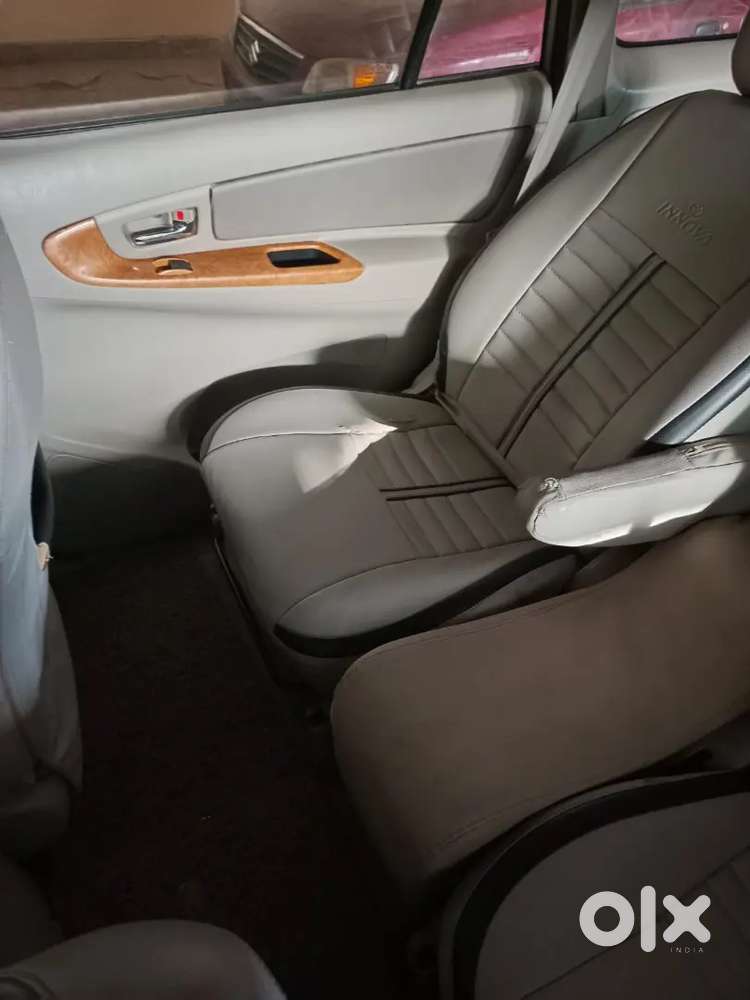 Toyota Innova Vx 7 Petrol 2010