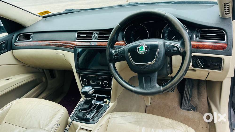 Skoda Superb Petrol 2011