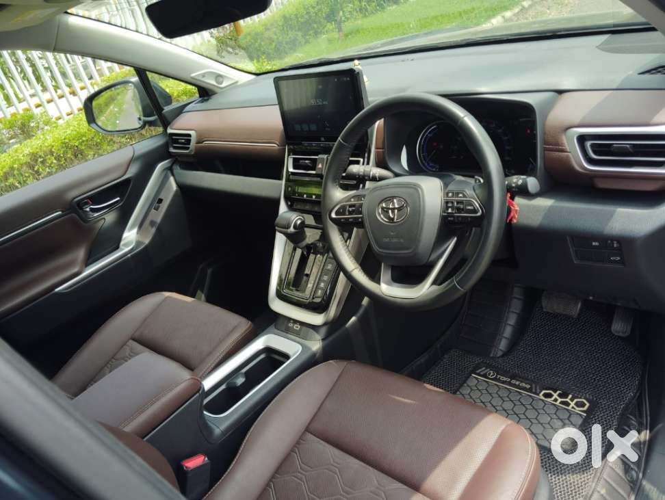 Toyota Innova Hycross 2.0 Zx (o) Hybrid 7 Str, 2025, Petrol