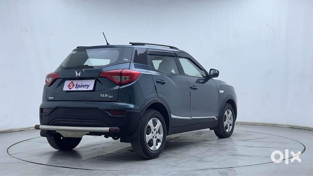 Mahindra Xuv300 1.2 W6 Amt Petrol, 2023, Petrol