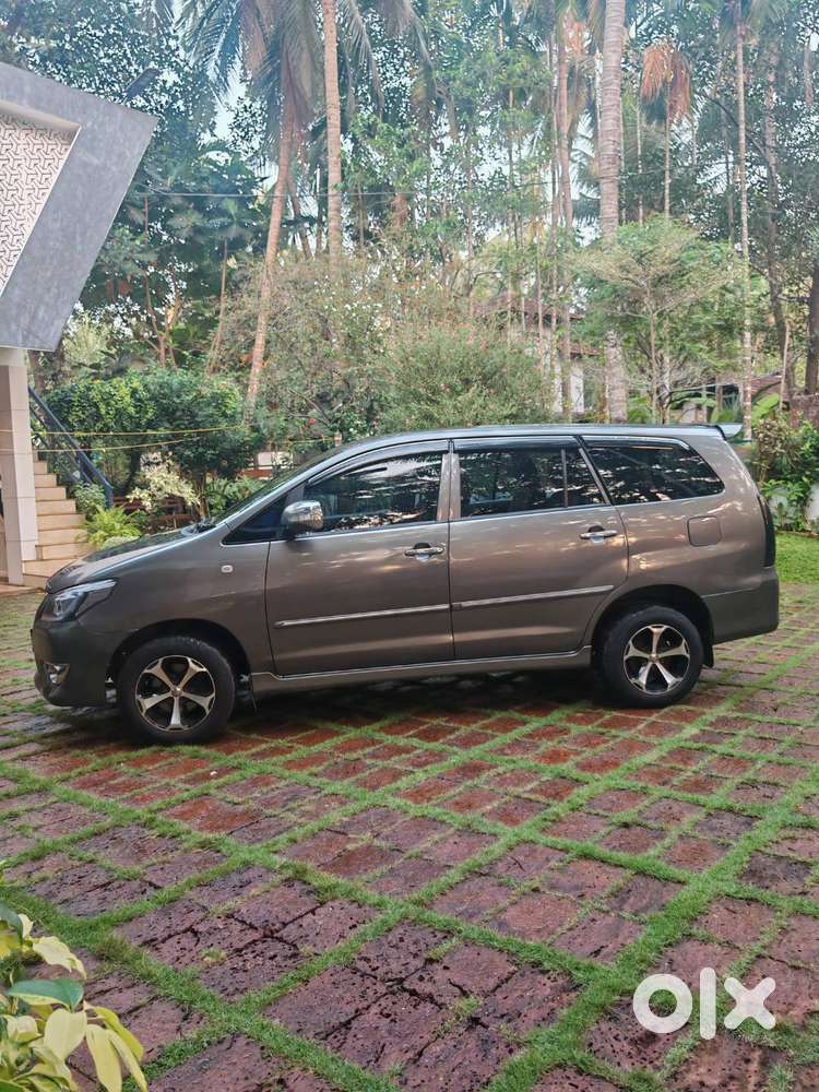 Toyota Innova 2012 7seater
