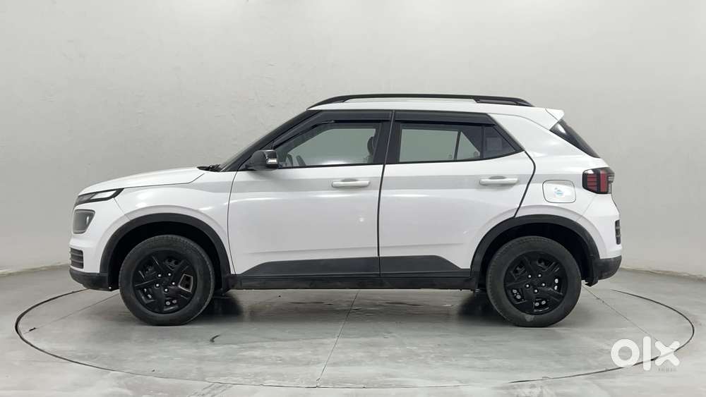 Hyundai Venue Sx Knight Edition  Mt, 2024, Petrol