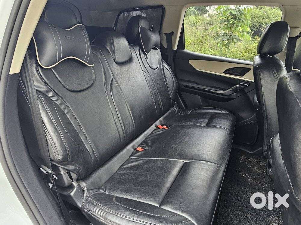 Mahindra Xuv700 2.0 Ax 5 Petrol At Str, 2022, Petrol