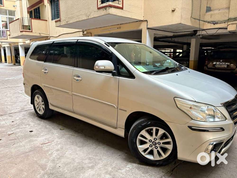 Toyota Innova 2.5 V 8 STR, 2012, Diesel