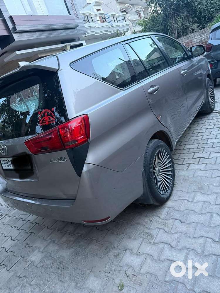 Toyota Innova Crysta 2017 Diesel Well Maintained