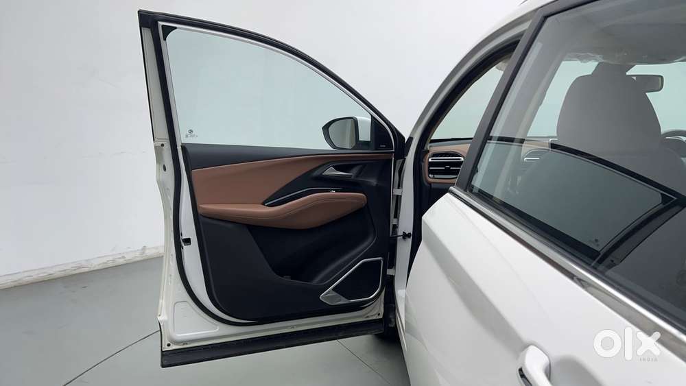 Mg Hector Plus Sharp Pro 1.5 Turbo Petrol Mt 6 Str, 2023, Petrol