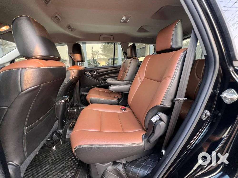 Toyota Innova Crysta 2.4 G Mt, 2025, Diesel