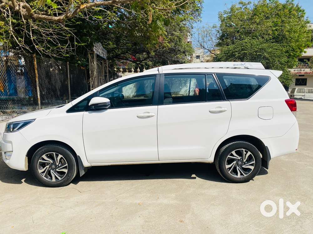 Toyota Innova Crysta 2024
