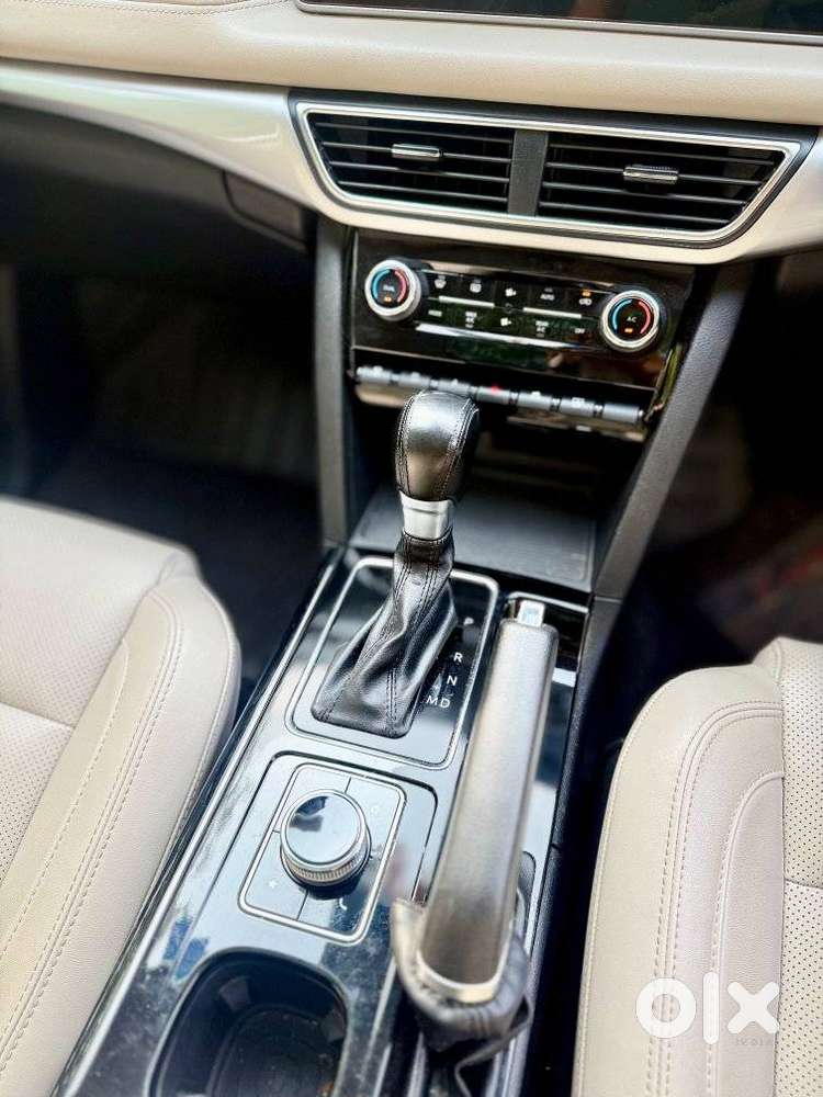 Mahindra Xuv700 2.0 Ax 7 Petrol At Str, 2022, Petrol