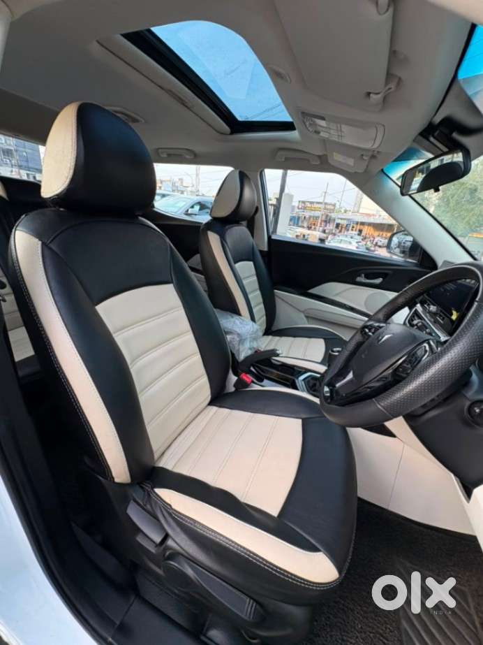 Mahindra Xuv 3xo Ax5 Pm Mt, 2025, Petrol
