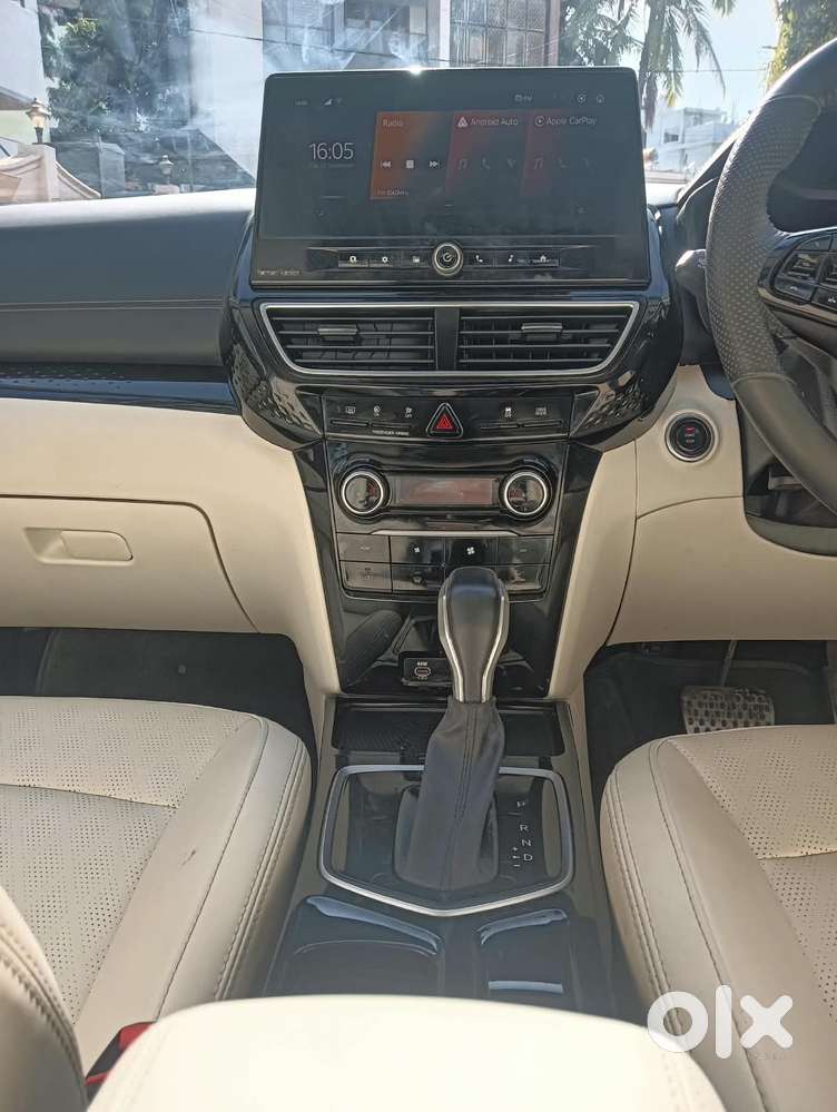 Mahindra Xuv 3xo Ax7l 1.2 Petrol At (pg), 2024, Petrol