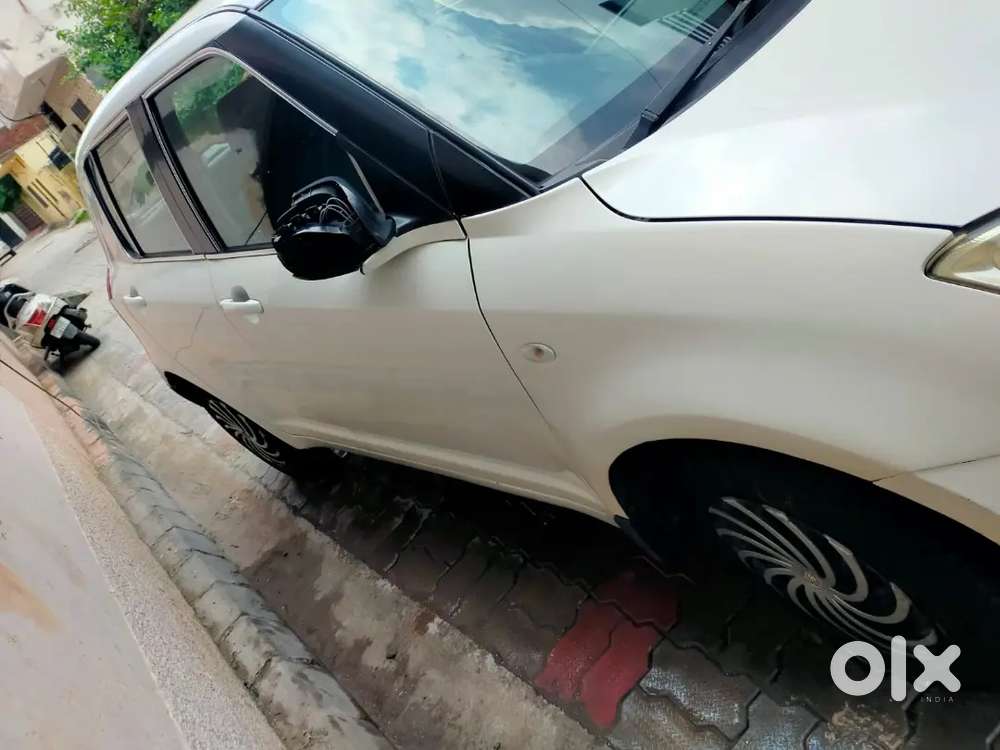Maruti Suzuki Swift Petrol Manual 2011