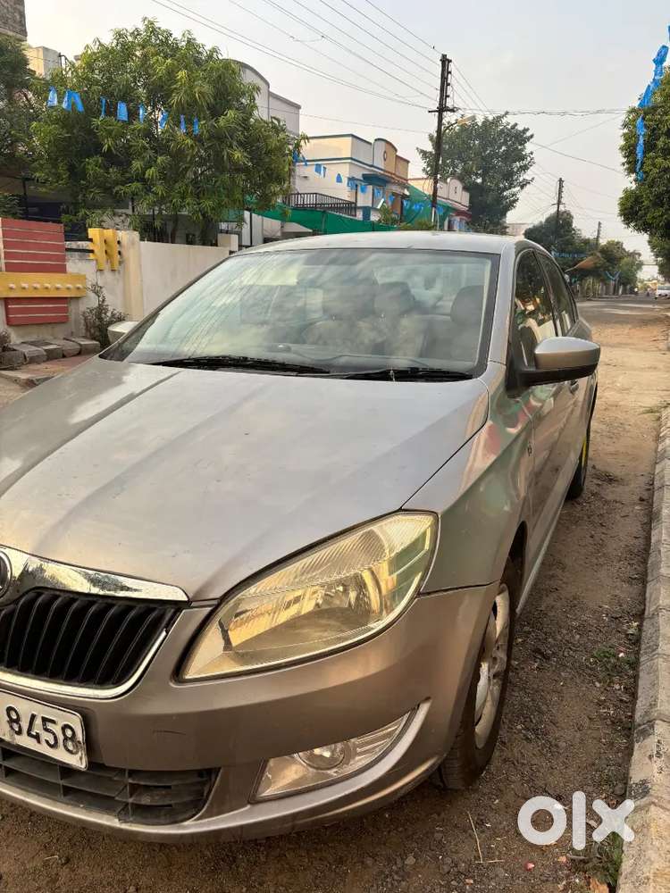 Skoda Rapid 2014 Petrol 175000 Km Driven