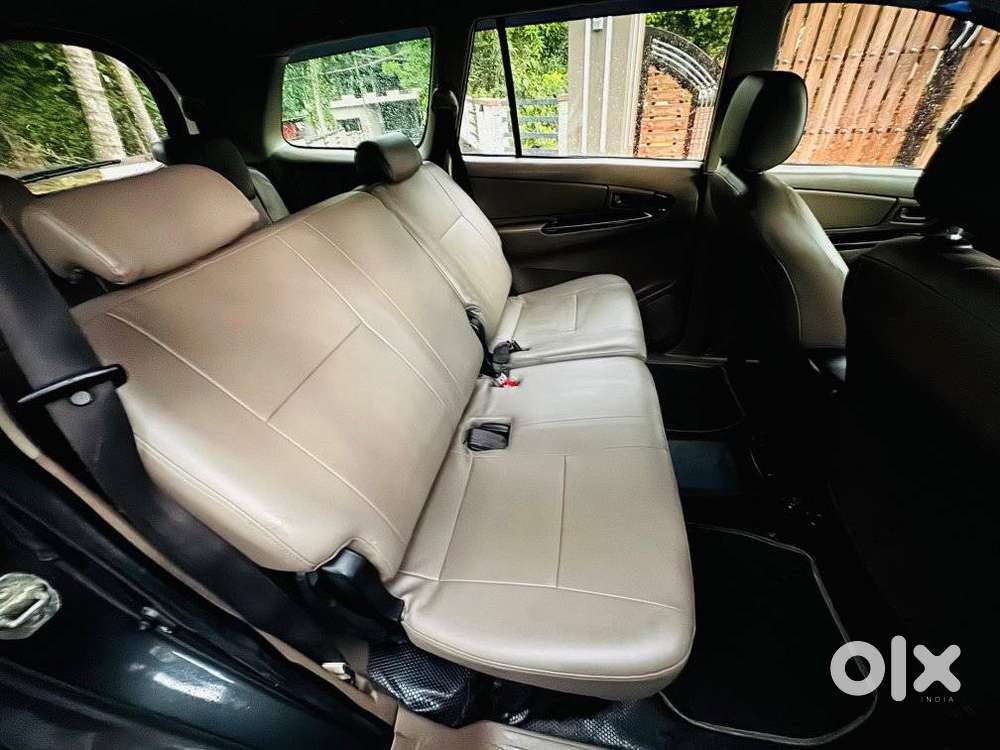 Toyota Innova 2.5 Gx (diesel) 8 Seater Bs Iv, 2015, Diesel