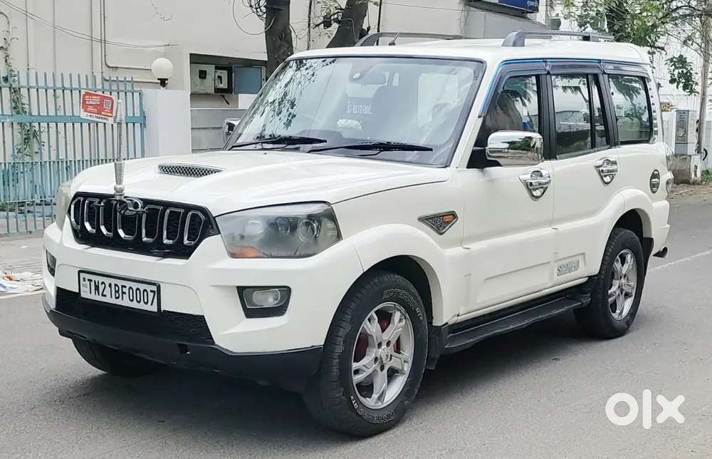 Mahindra Scorpio S10