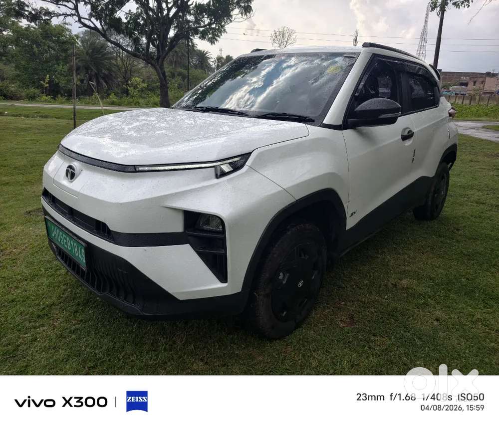 Tata Punch Ev 2025 With 300km Range (8 Air Bag Safety)